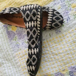 Flats shoes